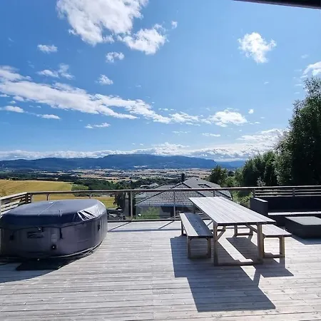 Hus I Med Panoramautsikt Naer Granasen Skistadion Vm2025 特隆赫姆